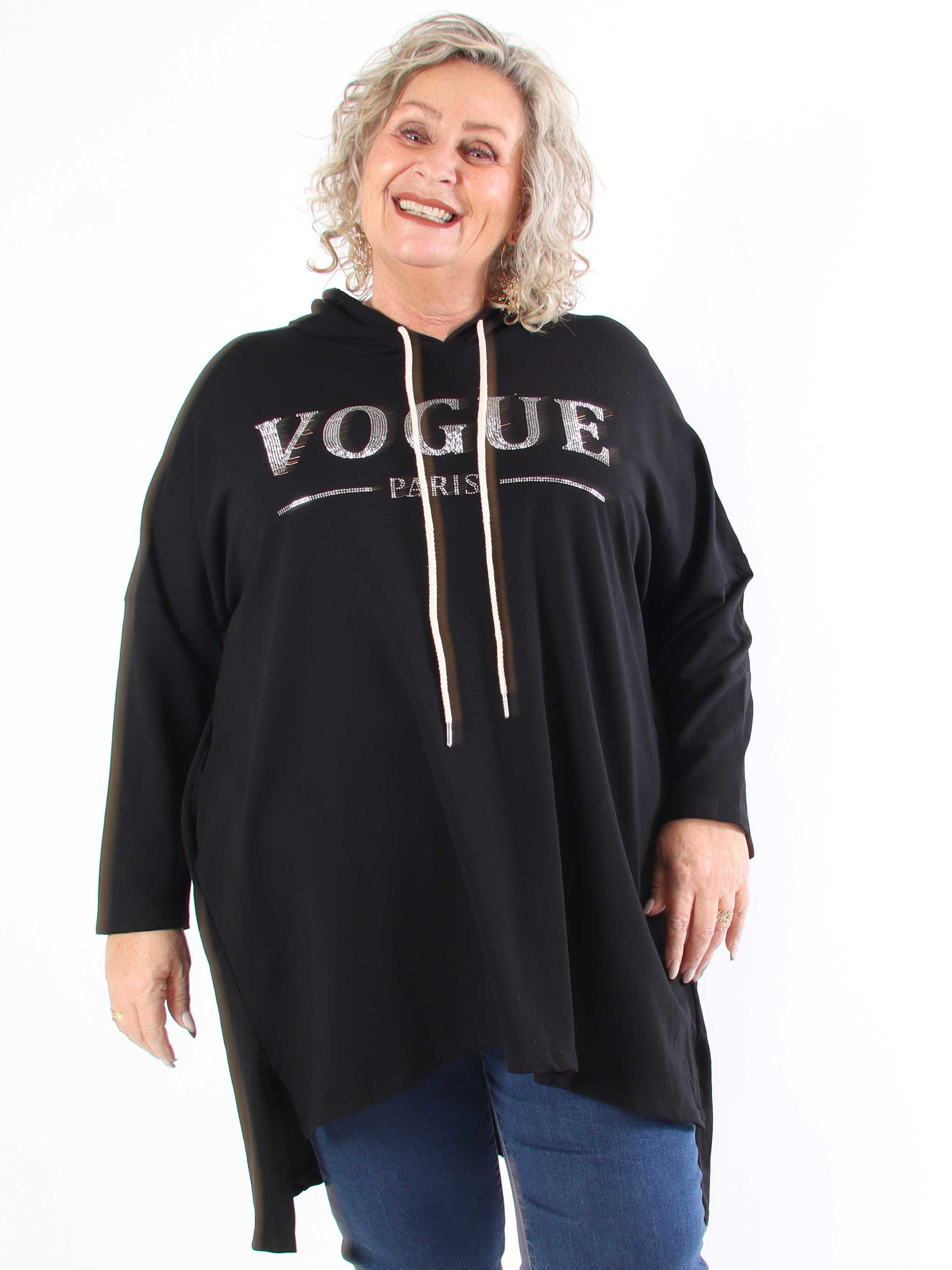 Vogue Hoodie - Hoodieklänning i plus size med mock neck